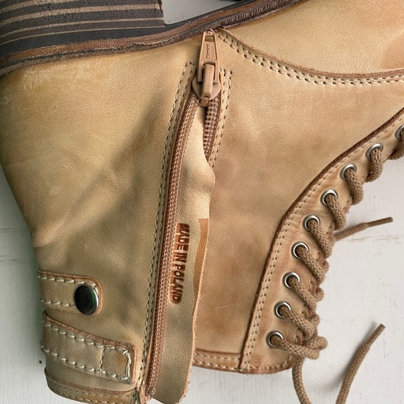 Size 40 Tan lace up boots with side zipper - Picture 7 of 7